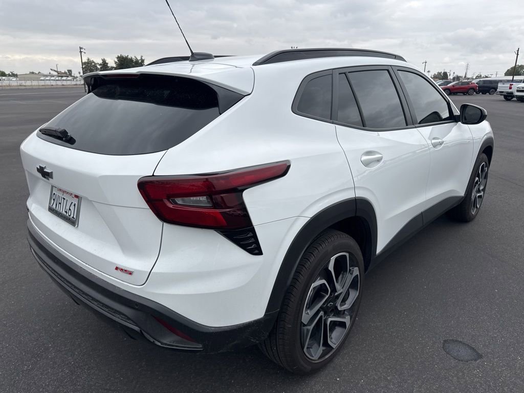 Certified 2025 Chevrolet Trax RS w/ Sunroof Package FWD image 6