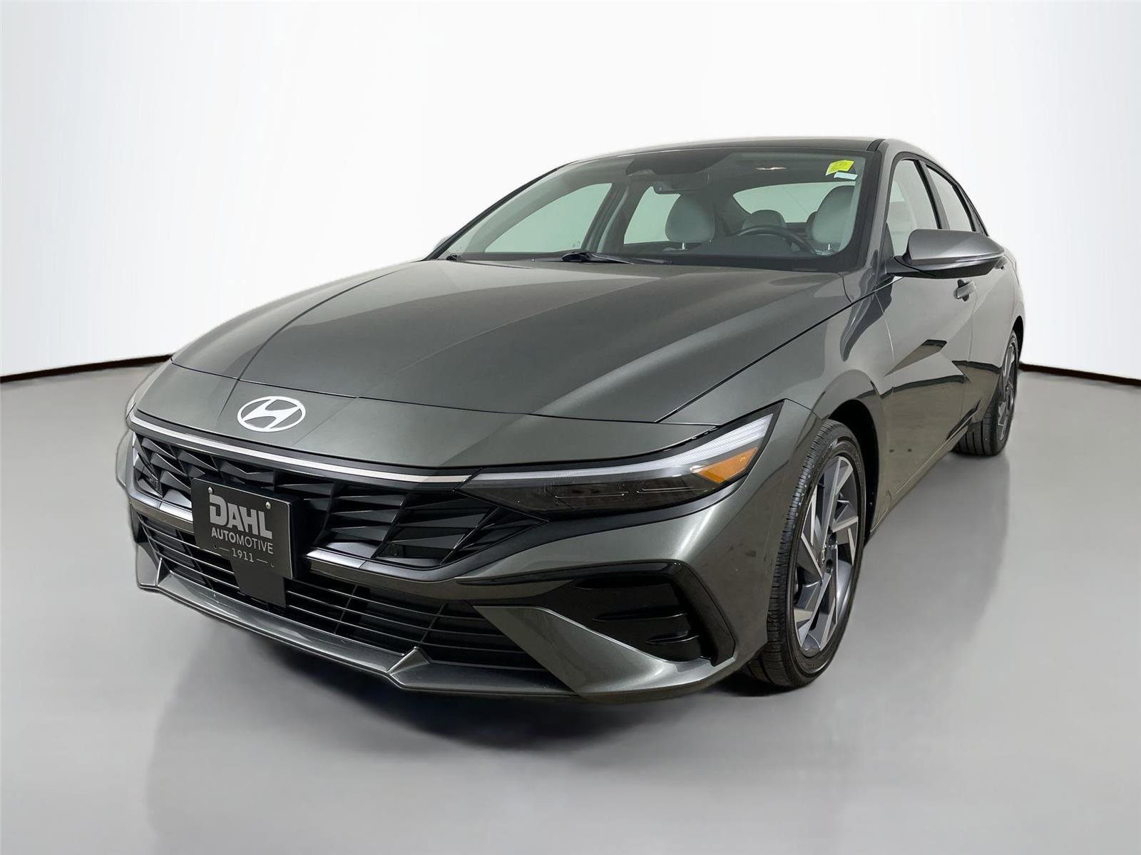 Used 2026 Hyundai Elantra Limited FWD image 4