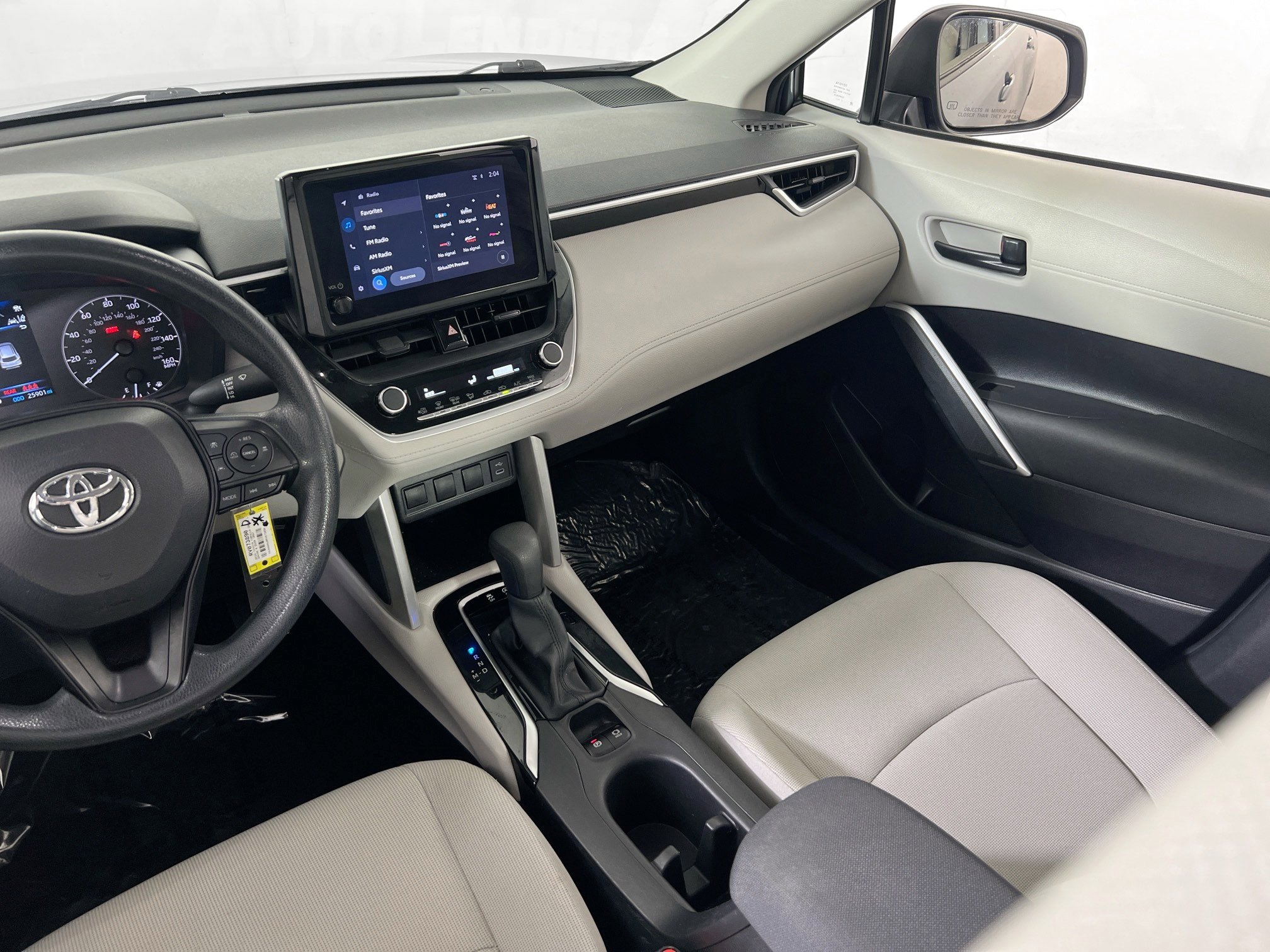 Used 2024 Toyota Corolla Cross L image 21