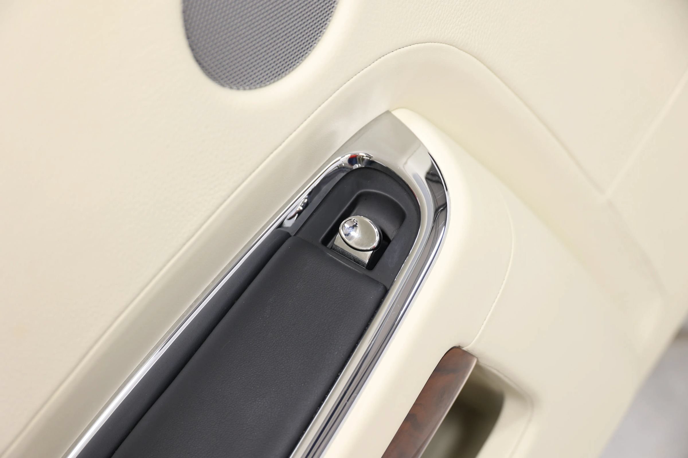 Used 2016 Rolls-Royce Ghost RWD image 56
