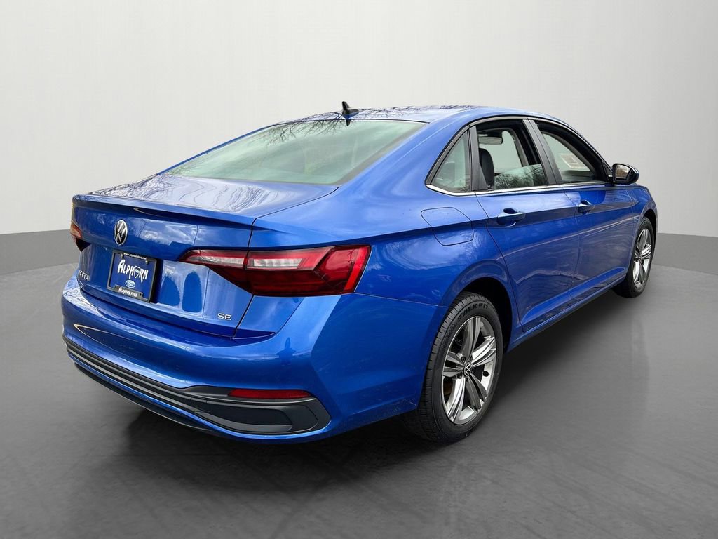 Used 2024 Volkswagen Jetta SE image 3