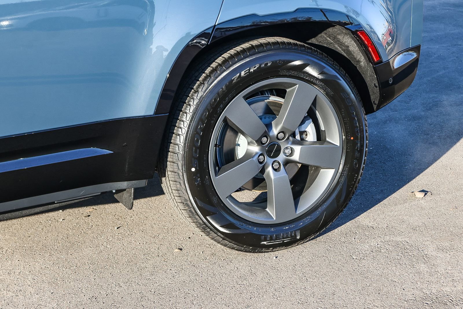 New 2026 Land Rover Defender 110 X-Dynamic SE image 9