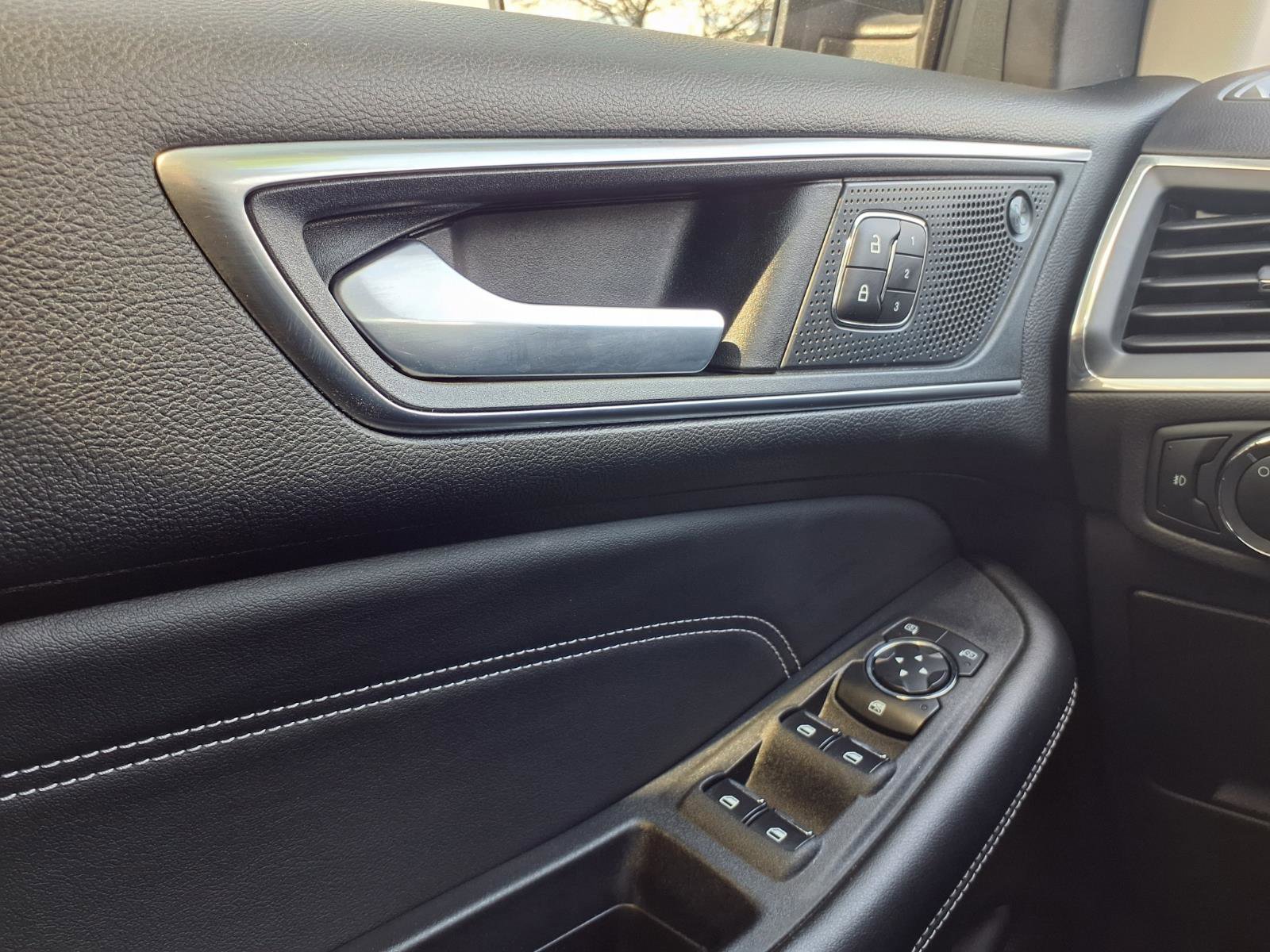 Used 2024 Ford Edge Titanium image 20