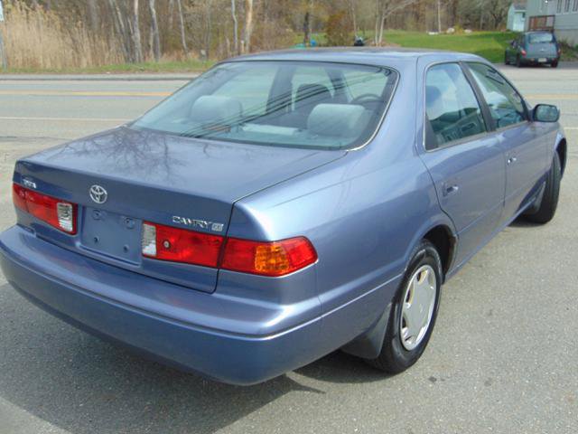 Used 2000 Toyota Camry LE FWD image 10