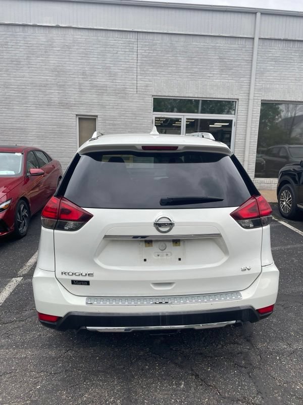 Used 2017 Nissan Rogue SV FWD image 4