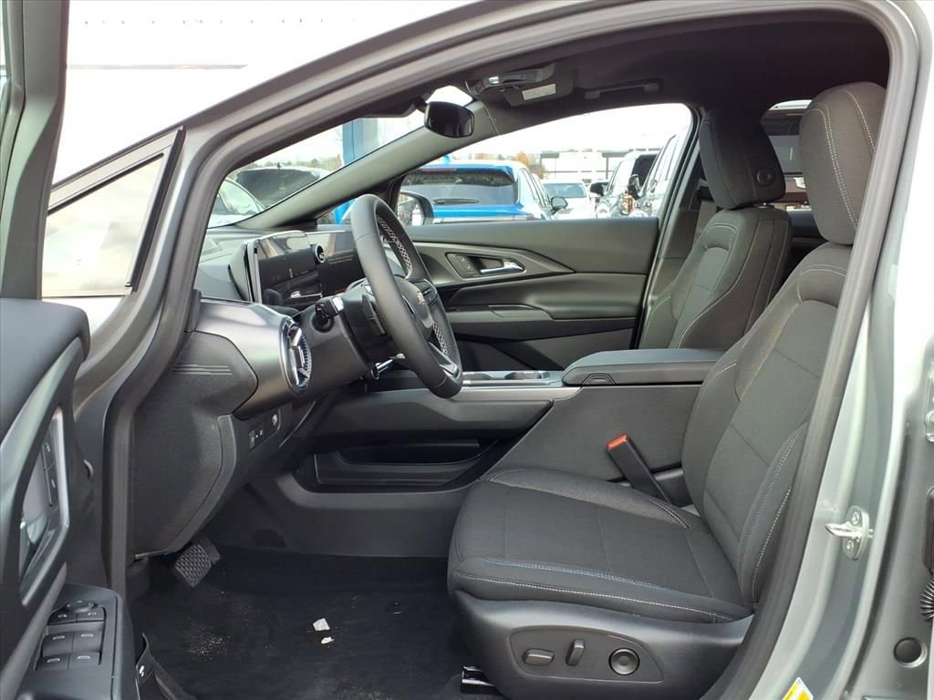 New 2026 Chevrolet Equinox EV LT image 15