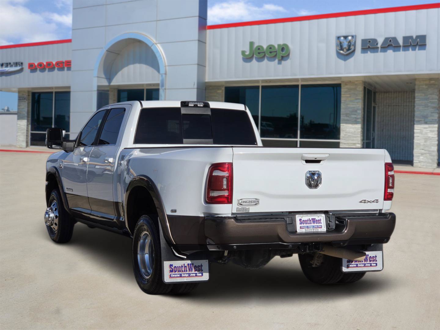 Used 2024 RAM 3500 Limited w/ Towing Technology Group AWD/4WD image 4