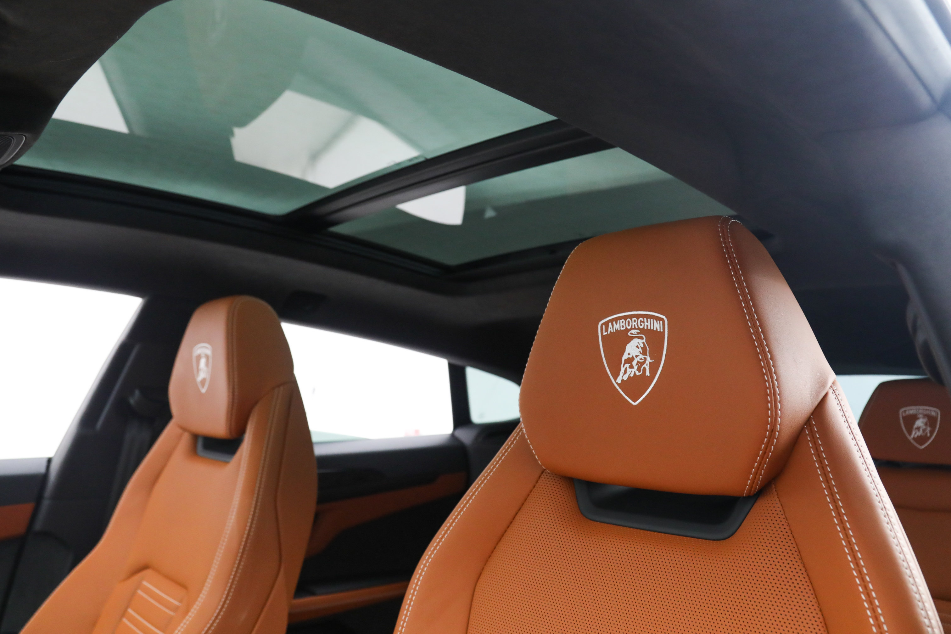 Used 2025 Lamborghini Urus SE AWD/4WD image 24