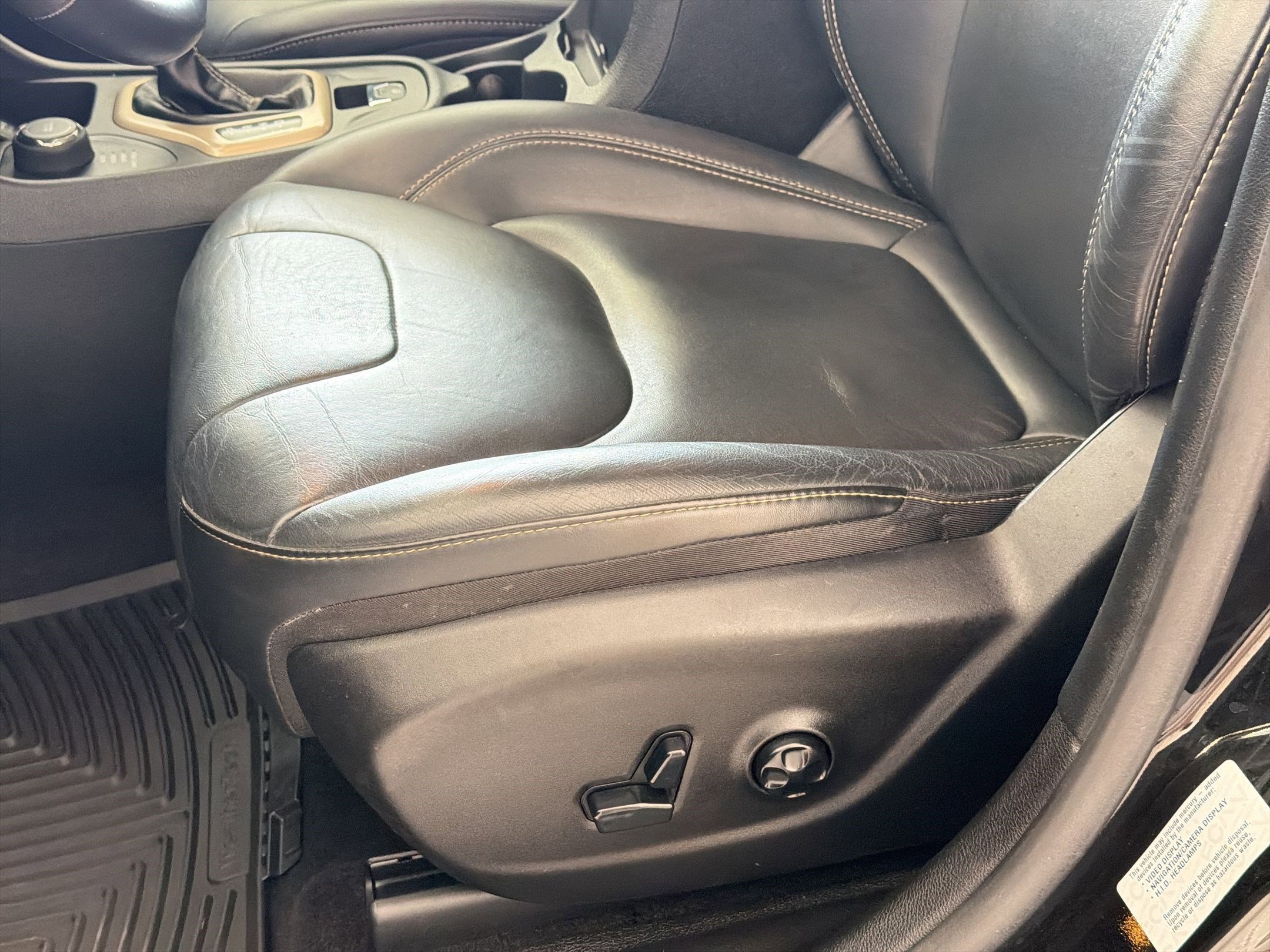 Used 2016 Jeep Cherokee Limited image 14