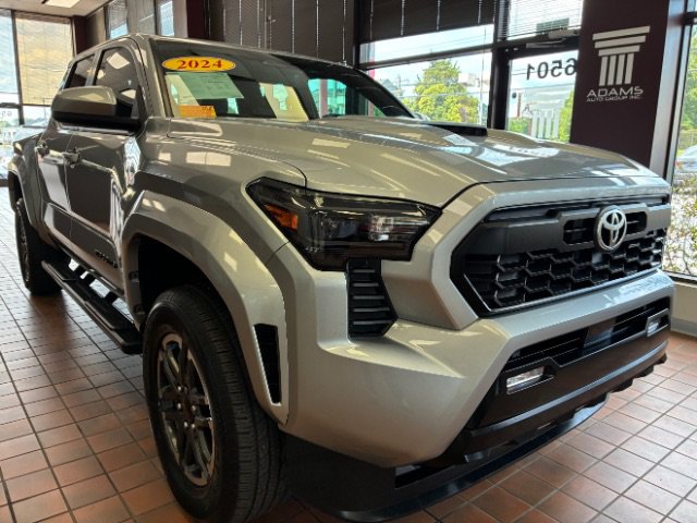 Used 2024 Toyota Tacoma TRD Sport AWD/4WD image 1