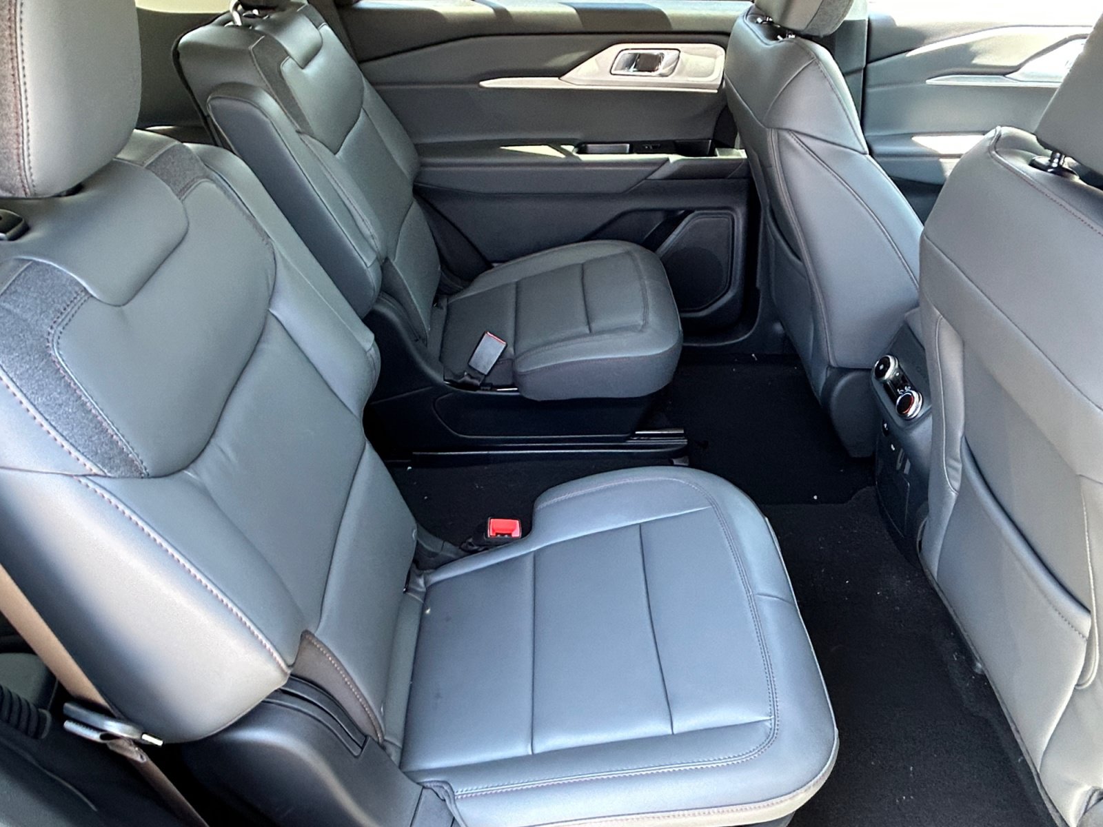 New 2026 Ford Explorer Active w/ Active Comfort Package AWD/4WD image 18