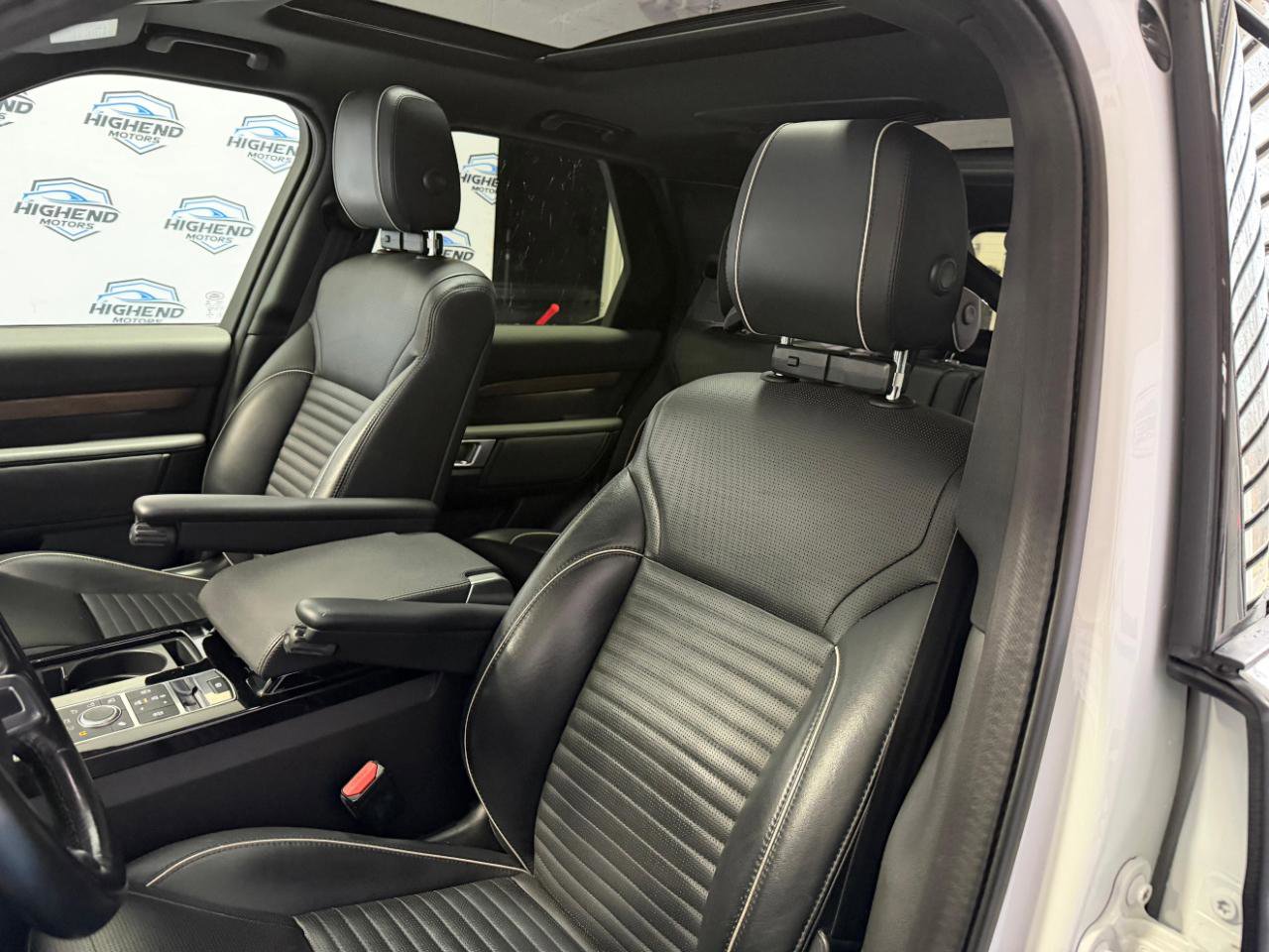 Used 2020 Land Rover Discovery HSE AWD/4WD image 17