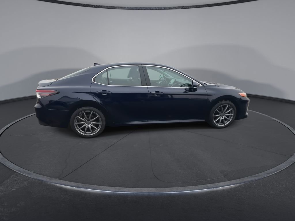 Used 2022 Toyota Camry XLE image 9