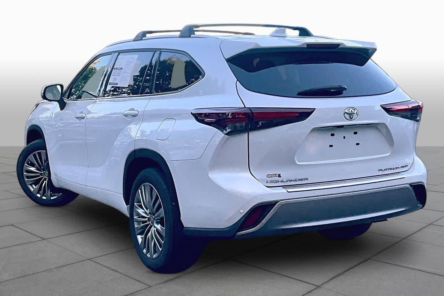 Used 2024 Toyota Highlander Platinum AWD/4WD image 12