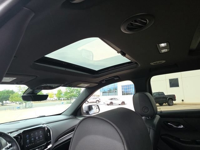 Used 2023 Chevrolet Traverse RS AWD/4WD image 18