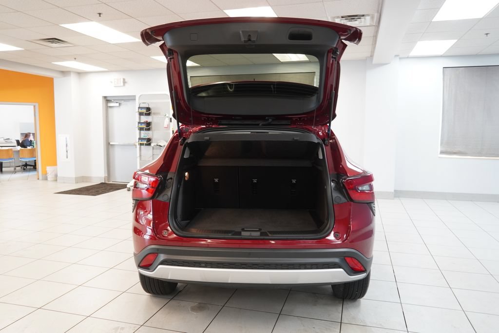 Used 2025 Chevrolet Trax LT w/ Driver Confidence Package FWD image 8