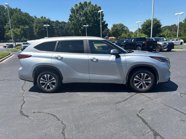 Used 2023 Toyota Highlander XLE AWD/4WD image 7
