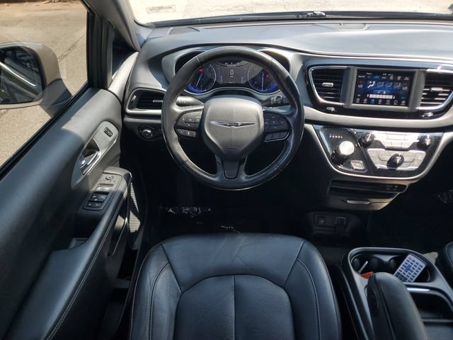Certified 2020 Chrysler Pacifica Touring-L w/ S Appearance Package FWD image 17