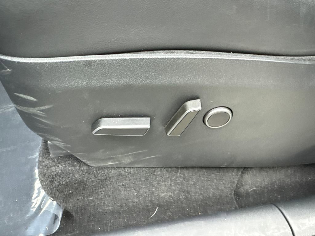 Used 2024 Tesla Model Y Long Range image 30