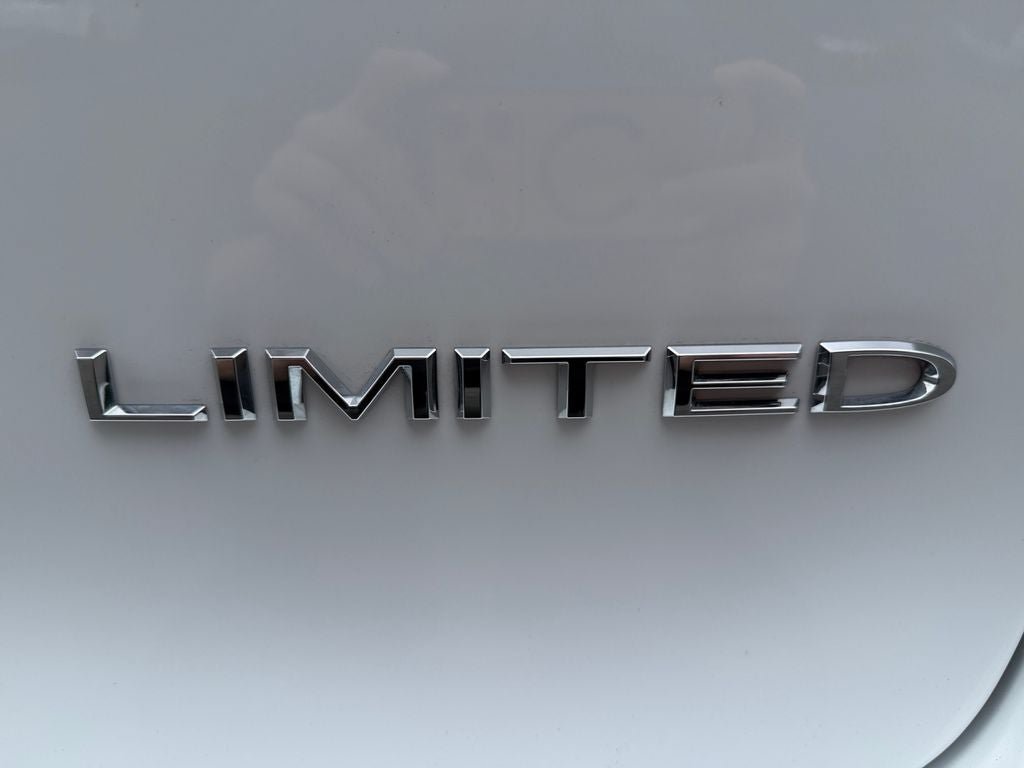 Used 2026 Chrysler Pacifica Limited FWD image 35