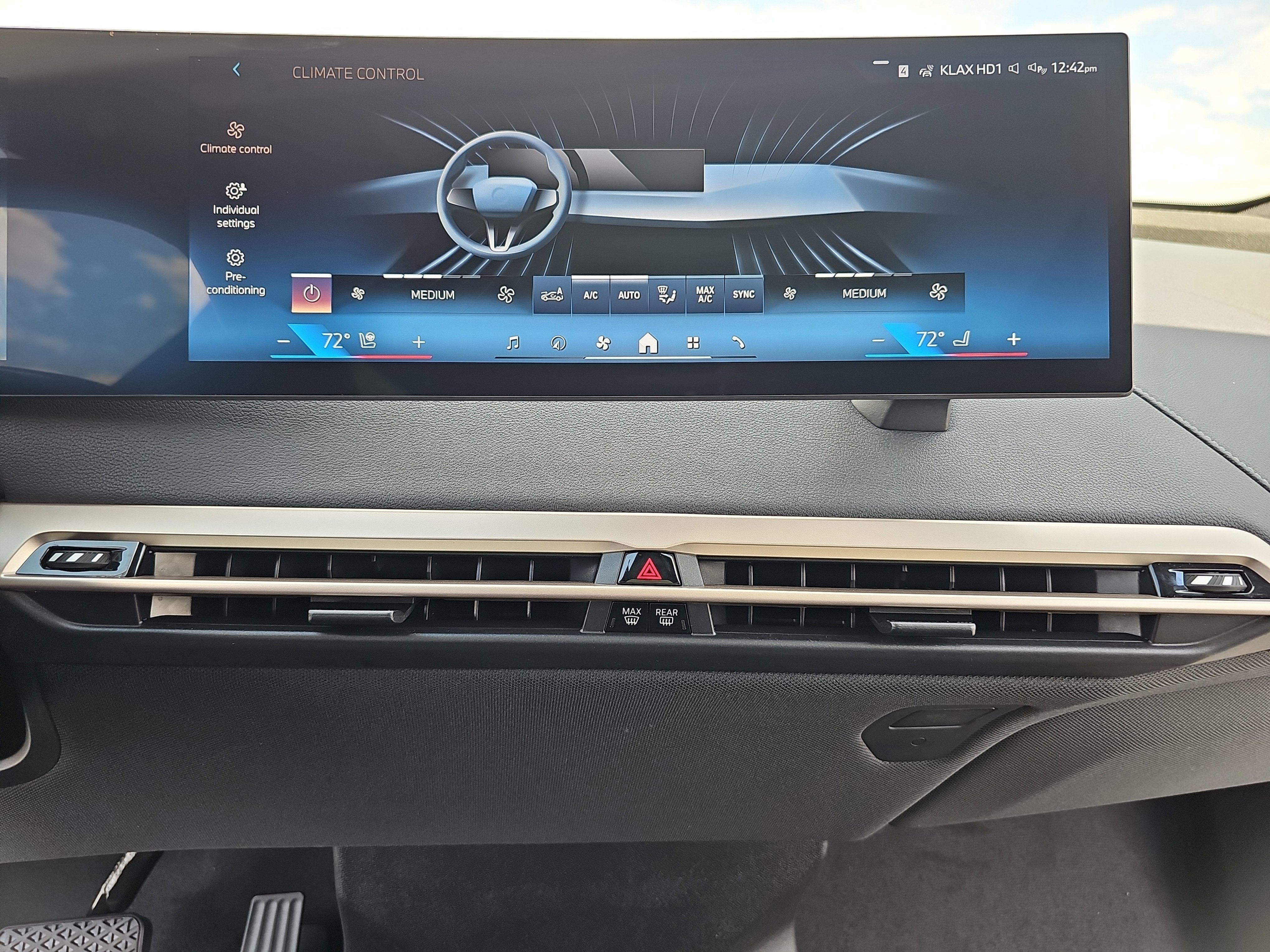 New 2026 BMW iX xDrive60 w/ Premium Package image 24