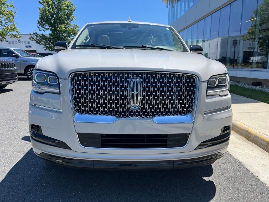 Certified 2023 Lincoln Navigator L Reserve AWD/4WD image 2