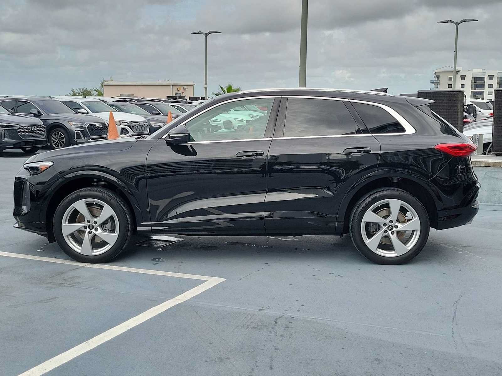 Certified 2025 Audi Q5 Premium Plus AWD/4WD image 3