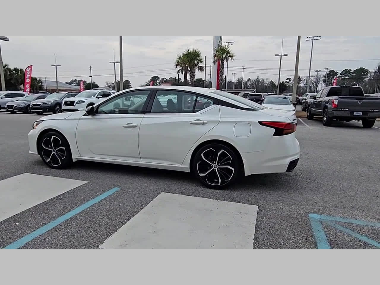 Used 2024 Nissan Altima 2.5 SR w/ SR Premium Package image 28