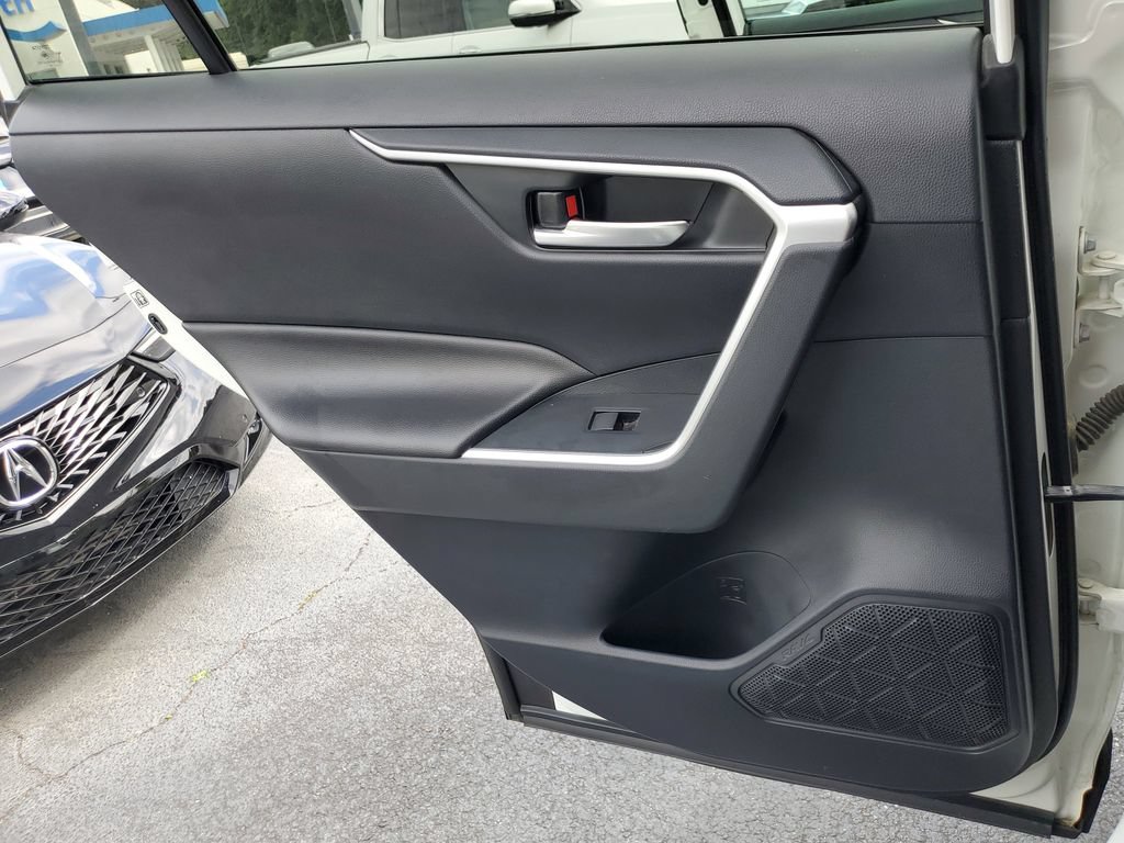 Used 2019 Toyota RAV4 XLE w/ Convenience Package FWD image 13