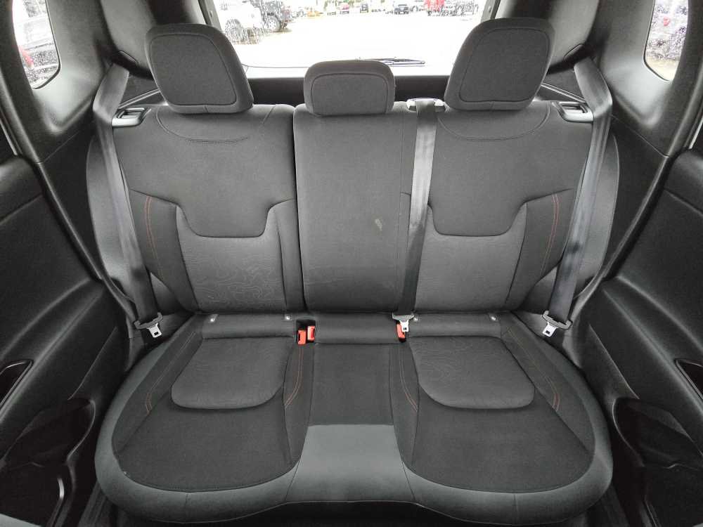 Used 2023 Jeep Renegade Trailhawk image 17