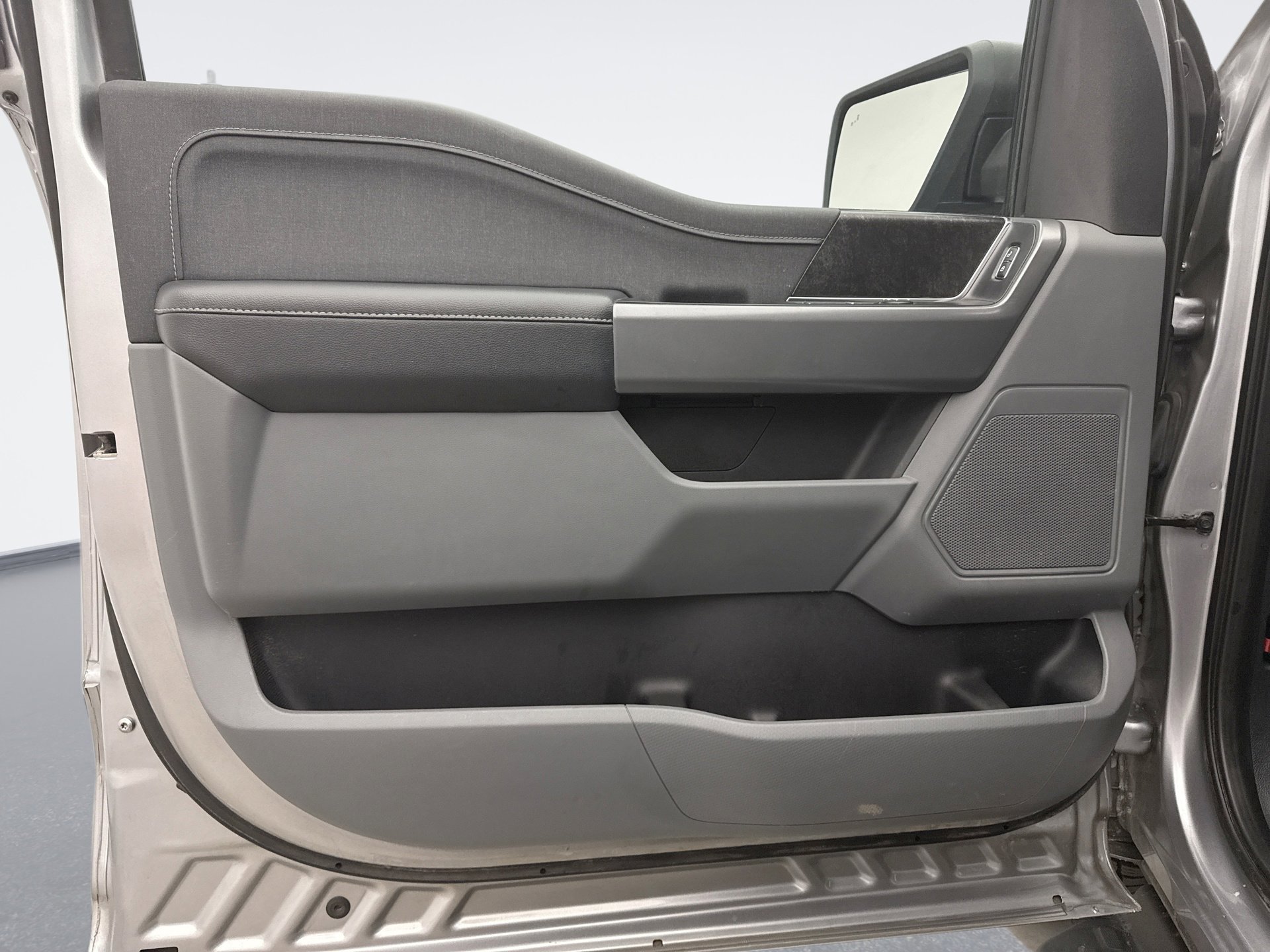 Used 2022 Ford F150 Lightning XLT w/ Tow Technology Package image 8