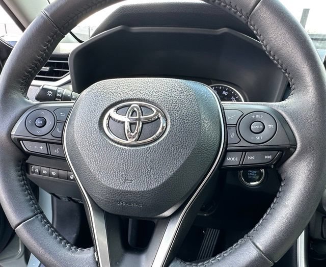 Used 2022 Toyota RAV4 XLE Premium AWD/4WD image 18