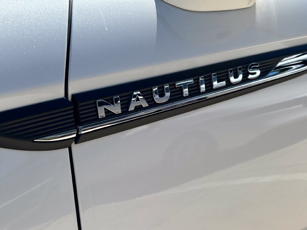 Used 2023 Lincoln Nautilus Reserve w/ Luxury Package AWD/4WD image 13