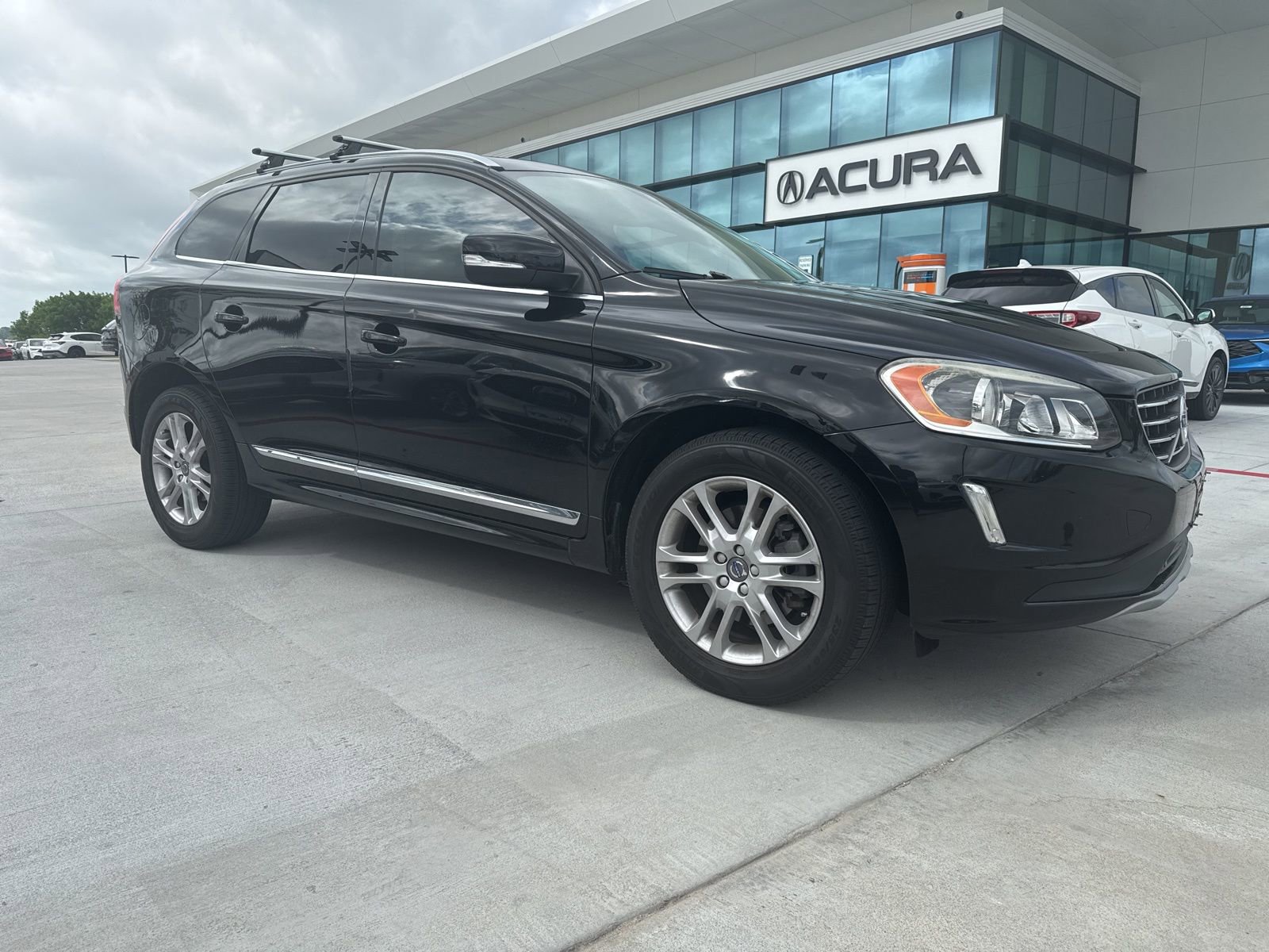 Used 2016 Volvo XC60 T5 Premier w/ Proximity Package FWD image 1