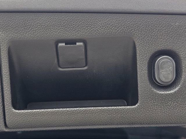 Used 2018 GMC Yukon XL SLT w/ Premium Edition RWD image 13