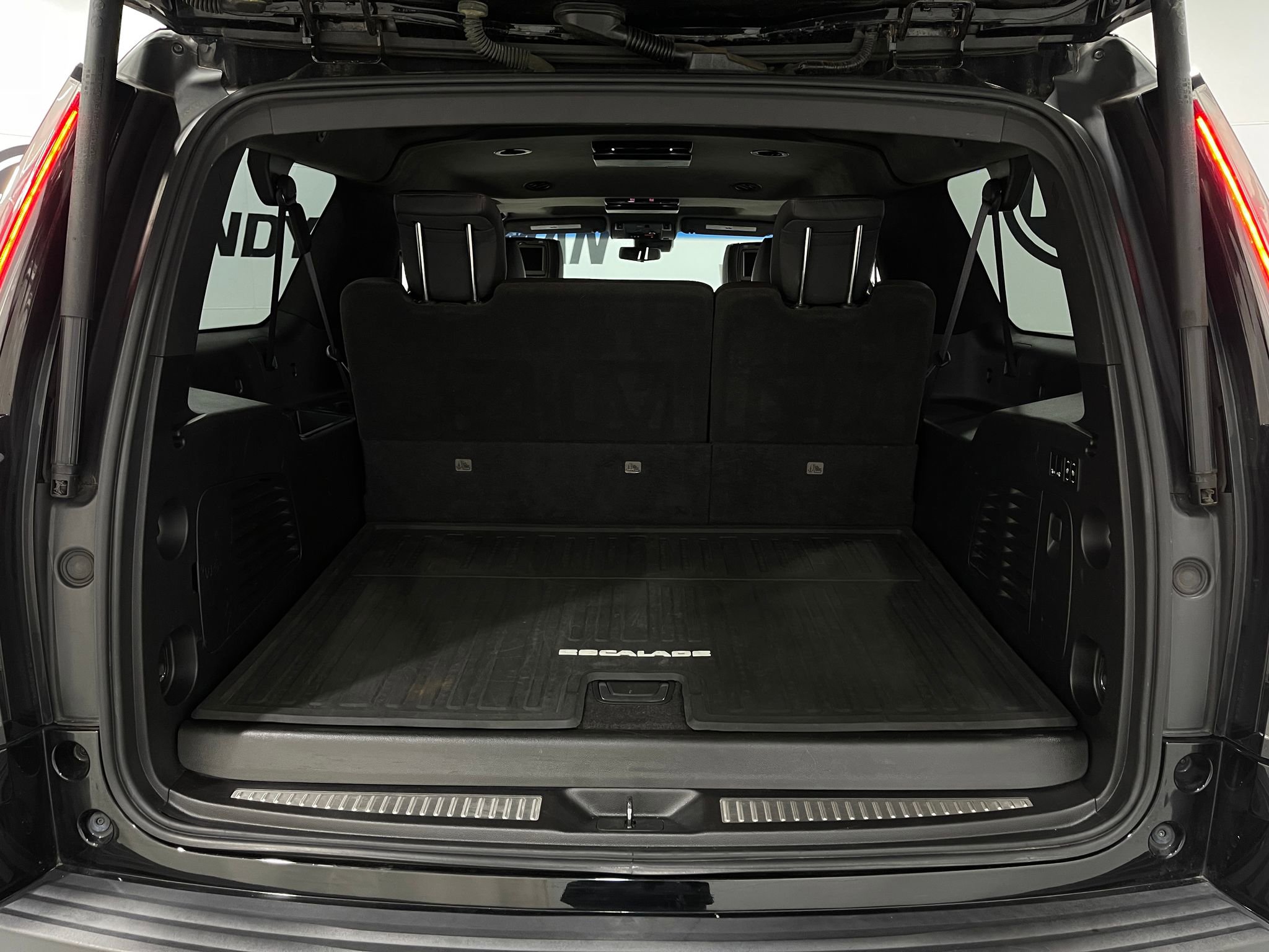 Used 2017 Cadillac Escalade ESV Platinum image 26