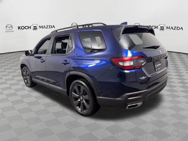 Used 2025 Honda Pilot Sport image 6