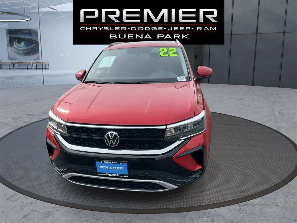 Used 2022 Volkswagen Taos SE w/ Panoramic Sunroof Package image 3