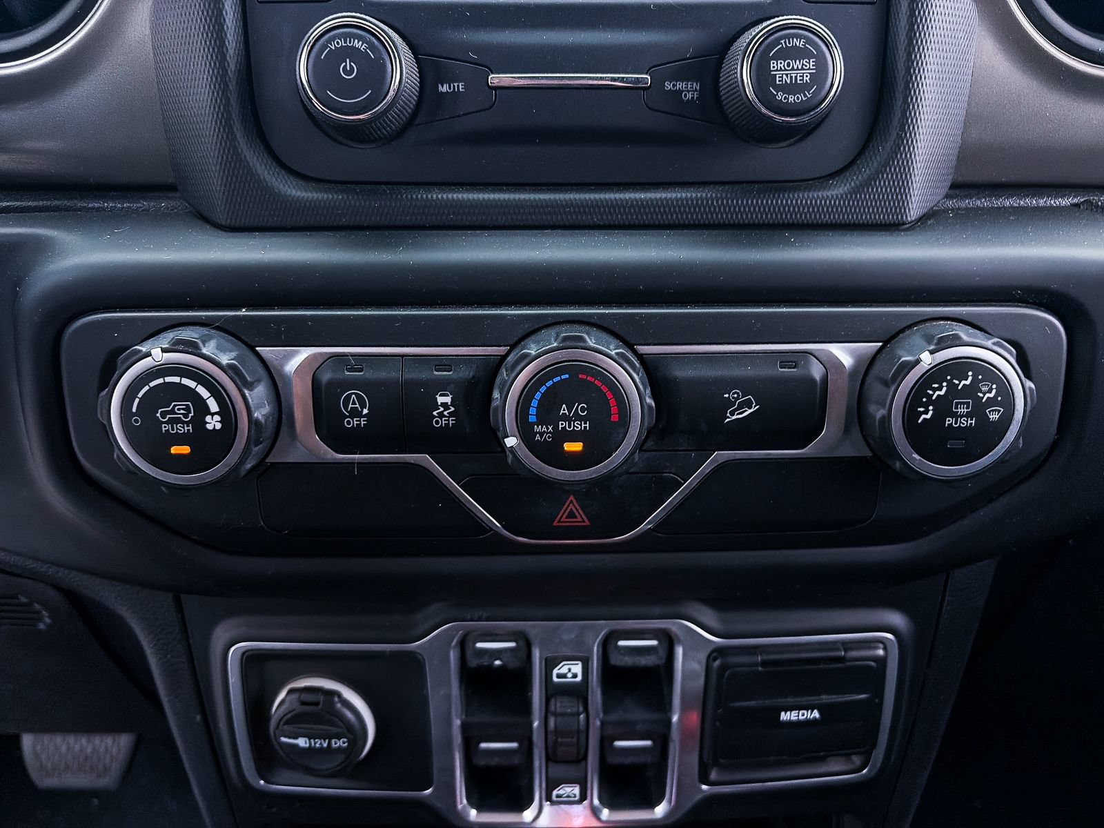Used 2018 Jeep Wrangler Unlimited Sport S AWD/4WD image 19