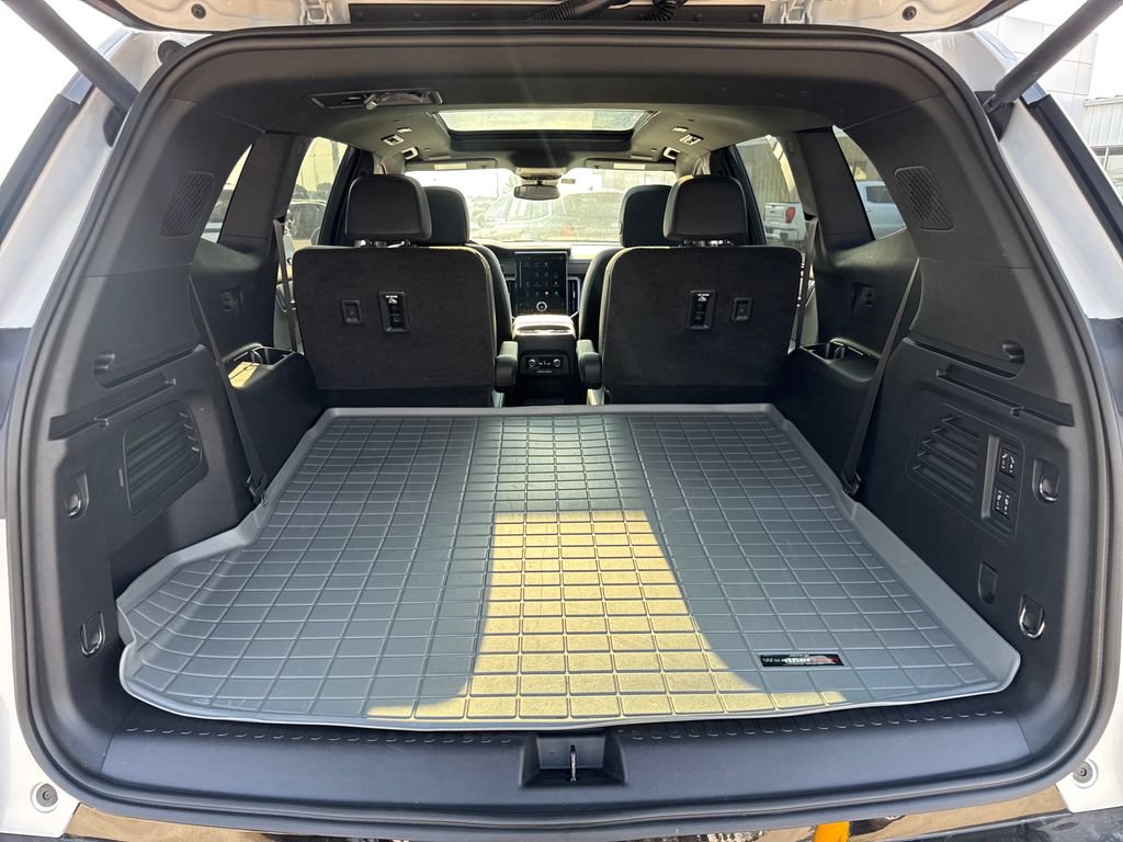 Used 2025 GMC Acadia Denali FWD image 5