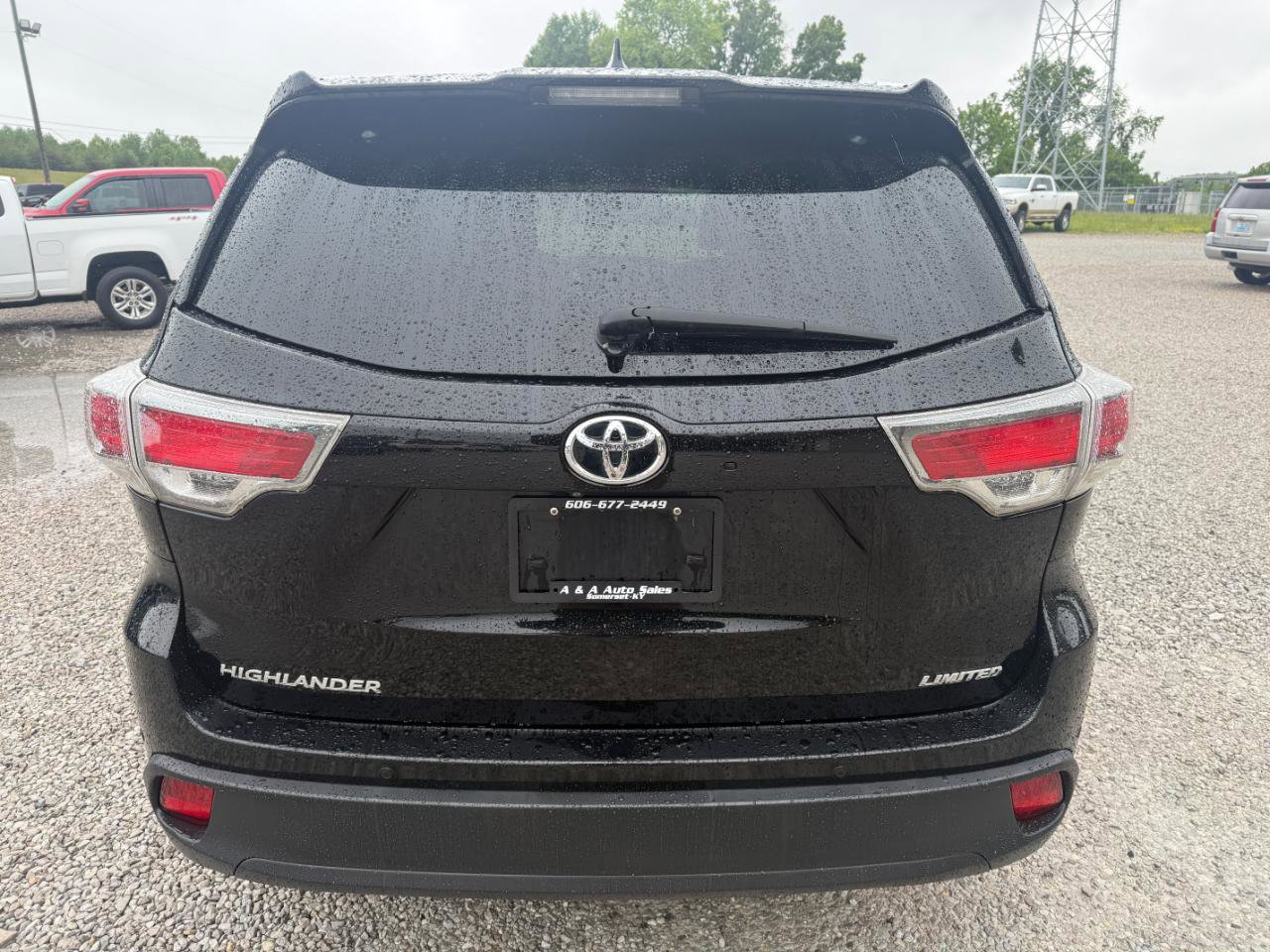 Used 2016 Toyota Highlander Limited Platinum FWD image 4