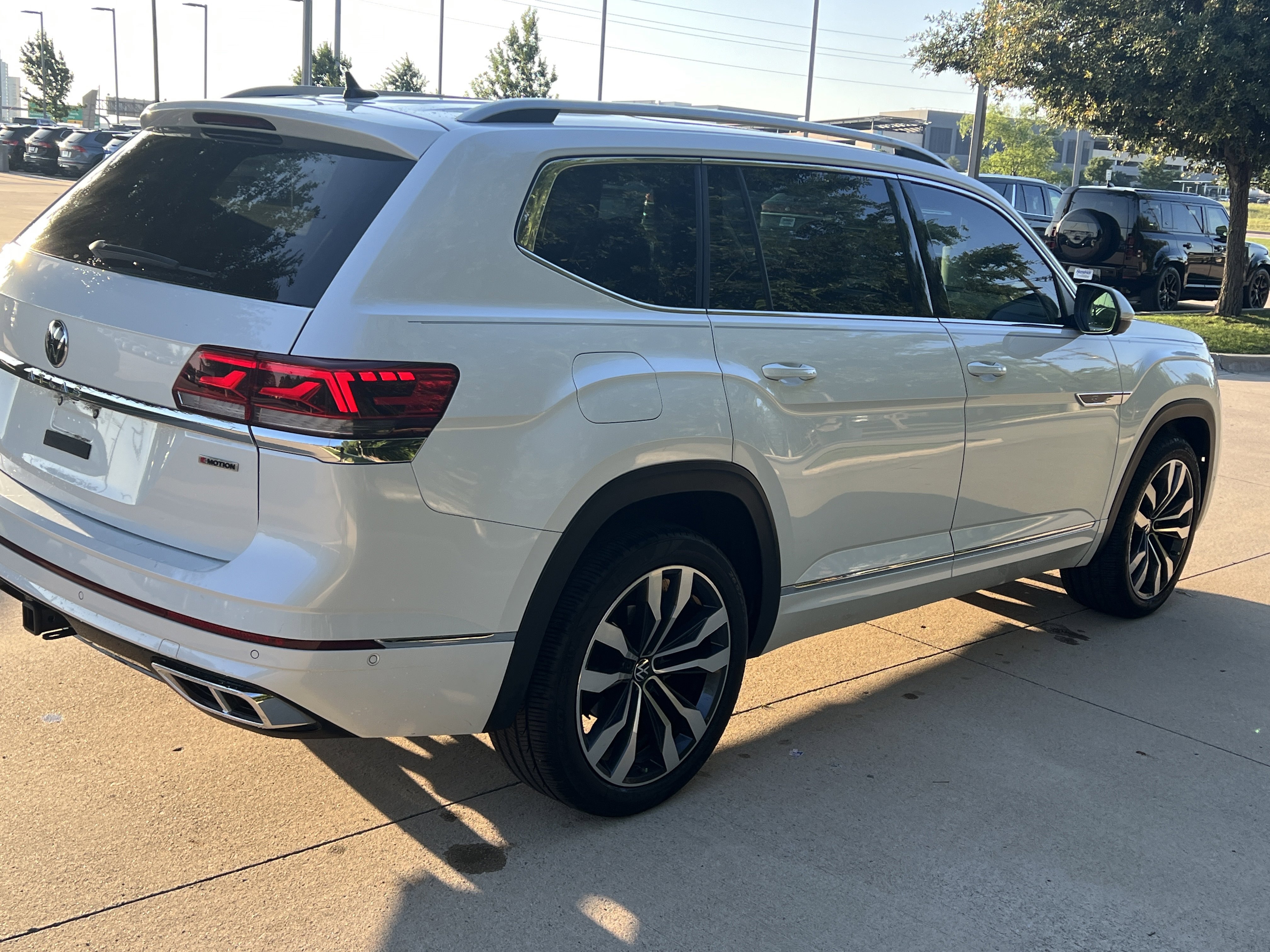 Used 2022 Volkswagen Atlas SEL Premium AWD/4WD image 10