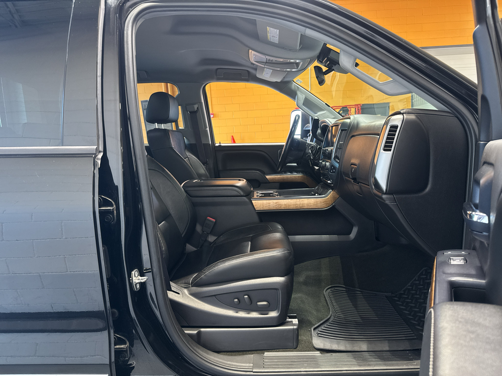 Used 2015 Chevrolet Silverado 2500 LTZ w/ LTZ Plus Package AWD/4WD image 15