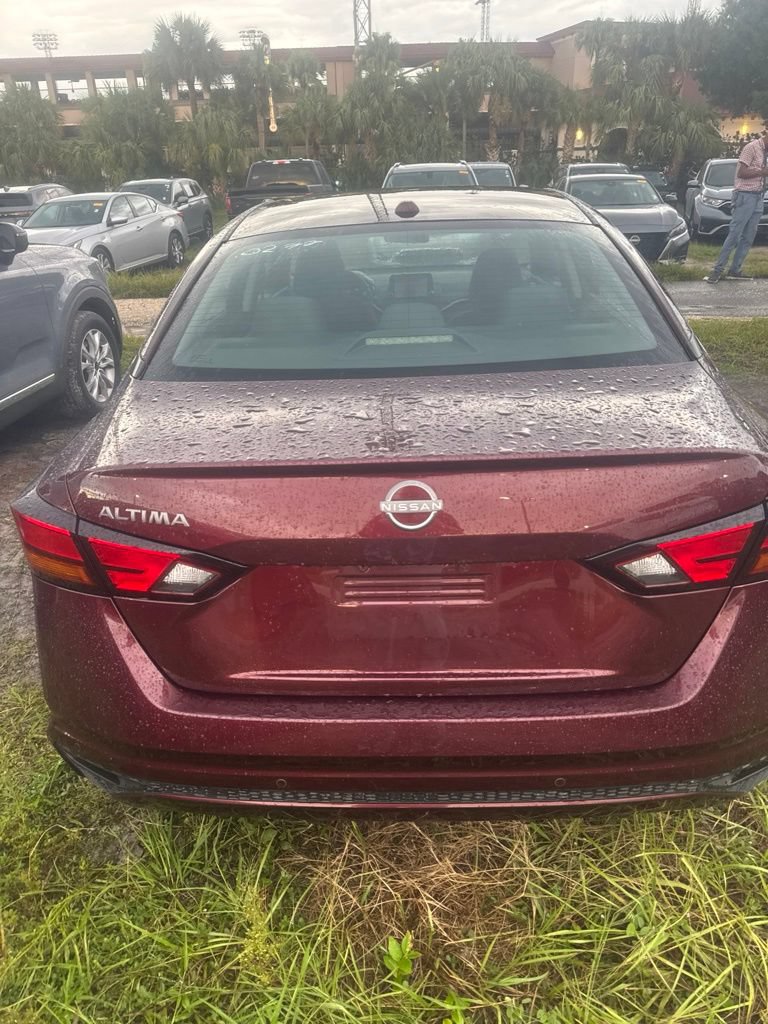 Used 2025 Nissan Altima 2.5 SV FWD image 8