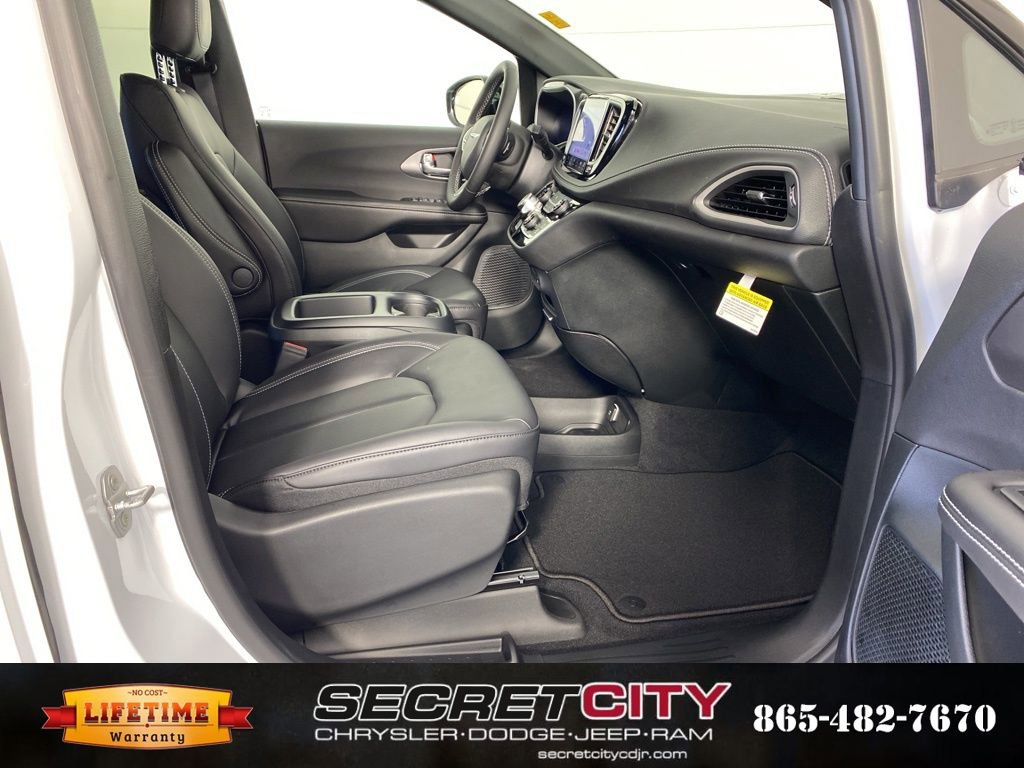 New 2026 Chrysler Pacifica Select image 37