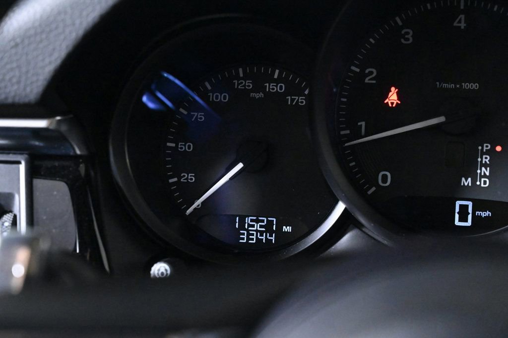 Certified 2024 Porsche Macan image 14