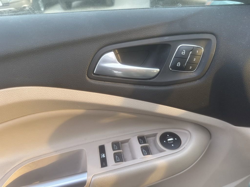 Used 2013 Ford Escape SEL image 18