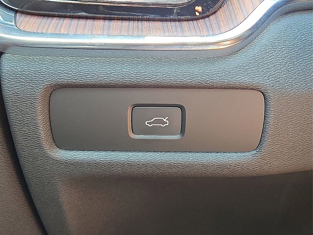 New 2026 Volvo V60 B5 Cross Country Plus w/ Protection Package Premier image 30