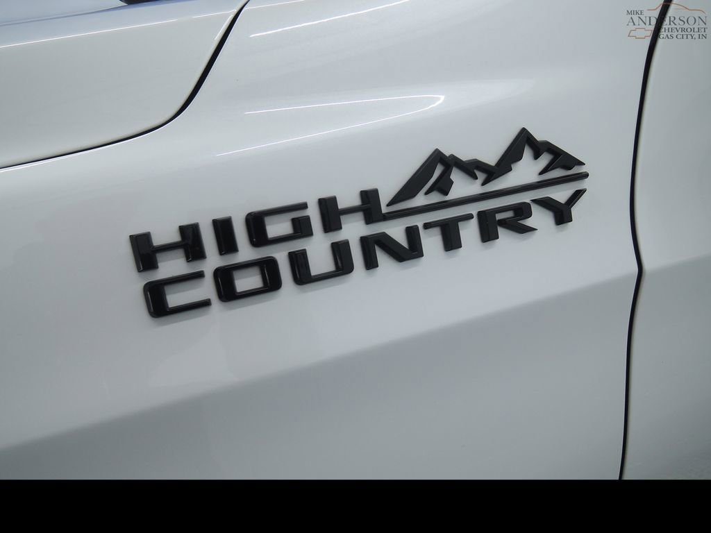 Used 2023 Chevrolet Suburban High Country w/ Advanced Technology Package image 5