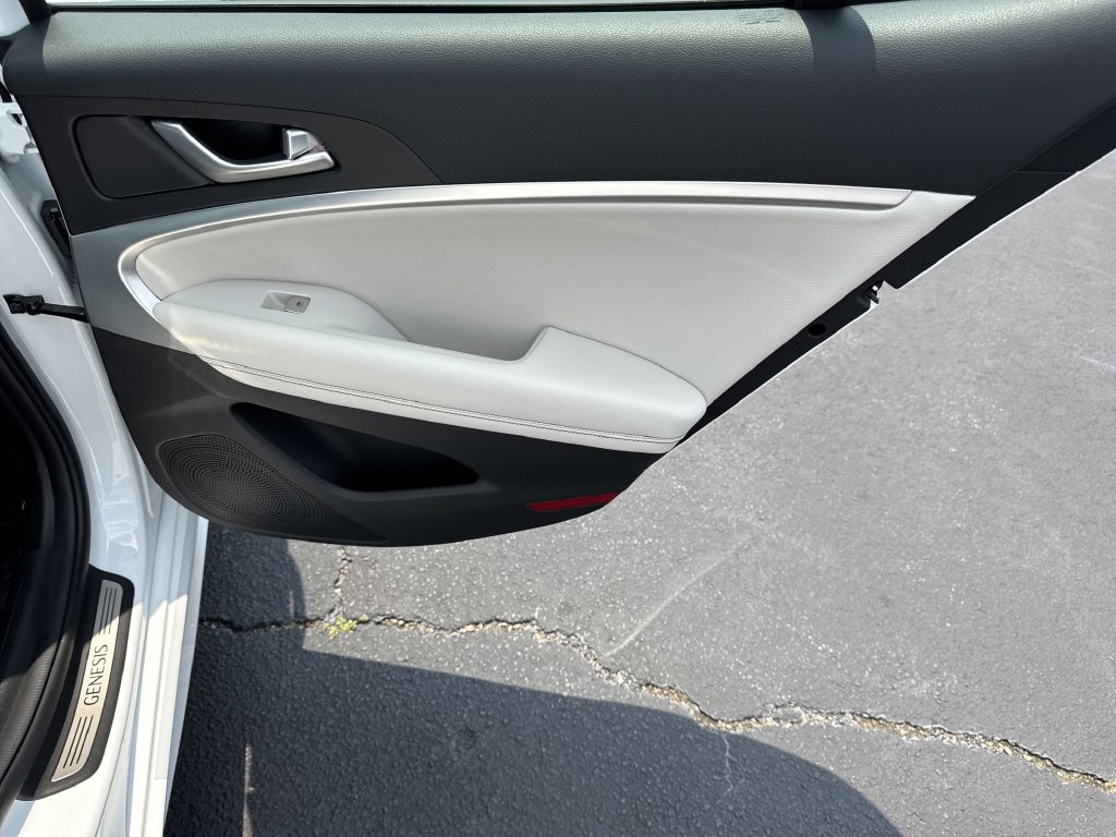 Used 2025 Genesis G70 2.5T RWD image 16